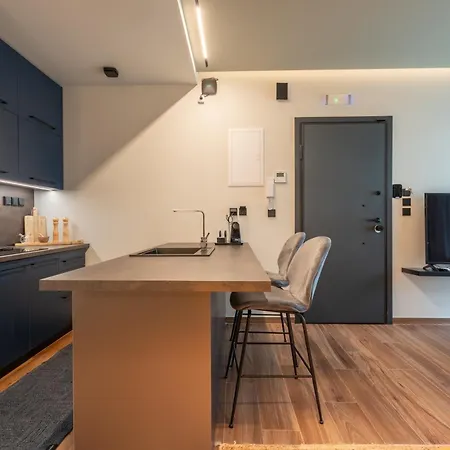 Nama Iconic South * Vólos