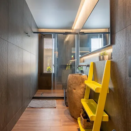 Nama Iconic South فولوس